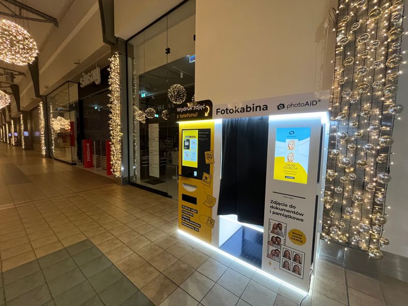 Wywoływanie zdjęć i druk dokumentów A4 w foto kiosku PhotoAiD w centrum handlowym M1 Bytom