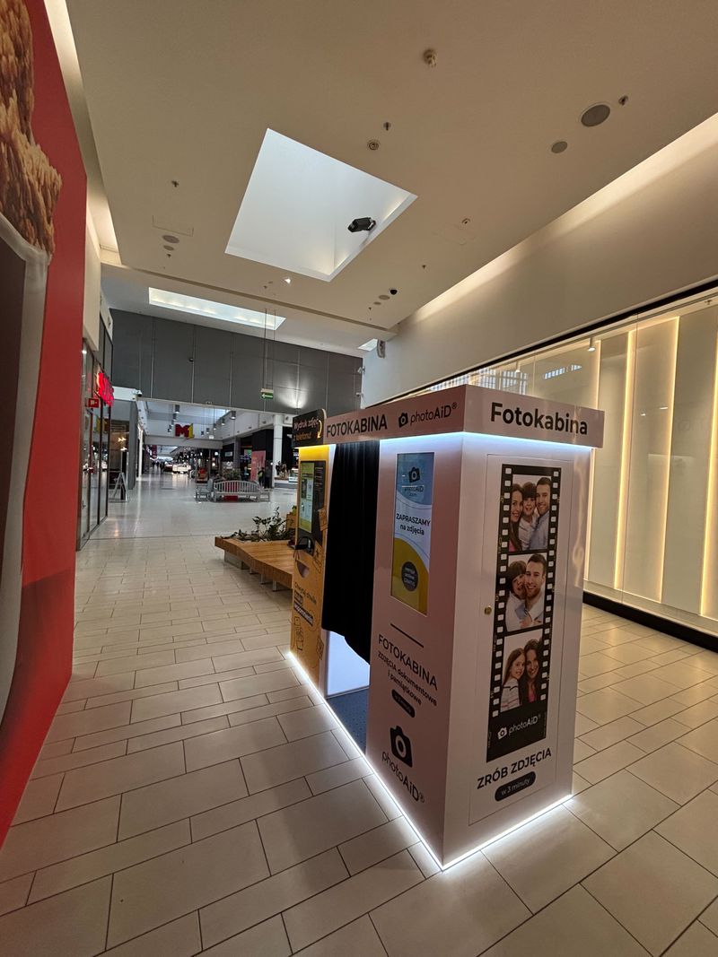 Wywoływanie i wydruk zdjęć w foto kiosku PhotoAiD w centrum handlowym M1 Zabrze