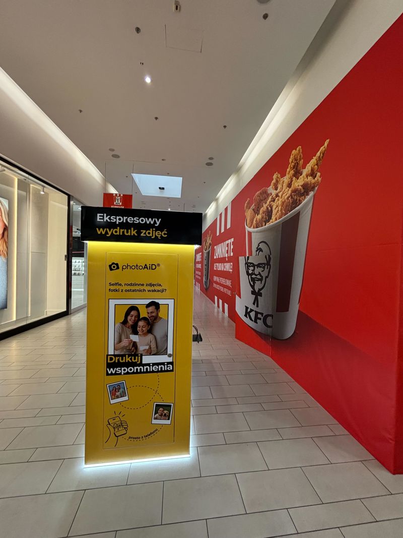 Samoobsługowy foto kiosk PhotoAiD z fotobudką w centrum handlowym M1 Zabrze
