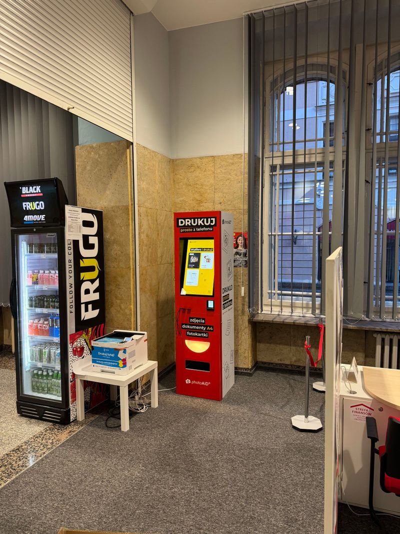 Foto kiosk PhotoAiD w sali obsługi Poczty Głównej przy Jagiellońskiej 6 w Bydgoszczy
