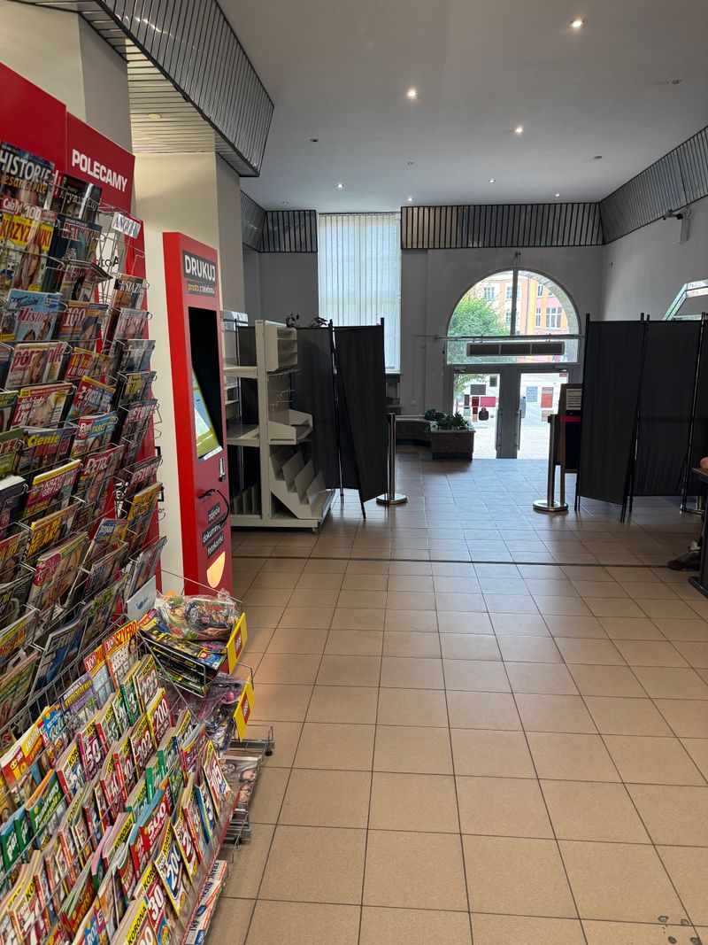 Foto kiosk PhotoAiD w Chojnice: widok od strony sali obsługi