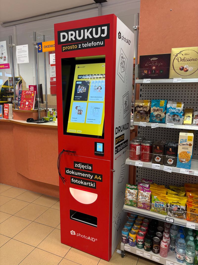 Foto kiosk PhotoAiD w Kolbuszowa: wywoływanie zdjęć i fotokartki
