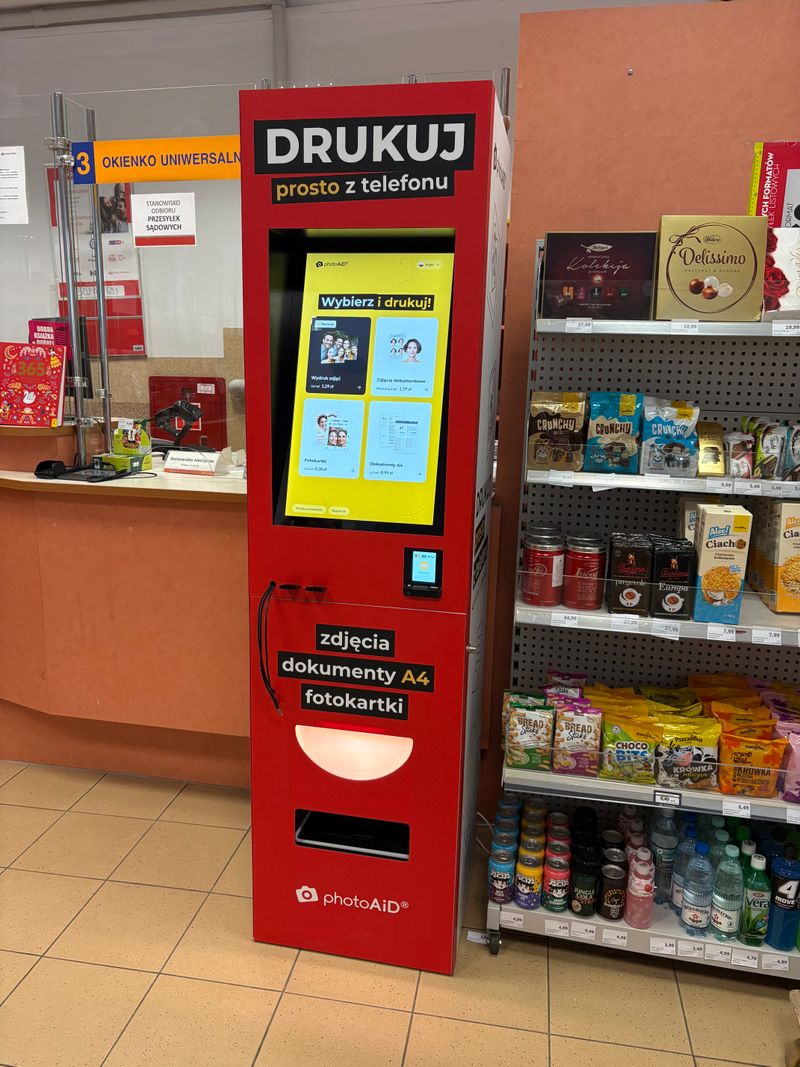 Foto kiosk PhotoAiD w Kolbuszowa: widok od strony sali obsługi