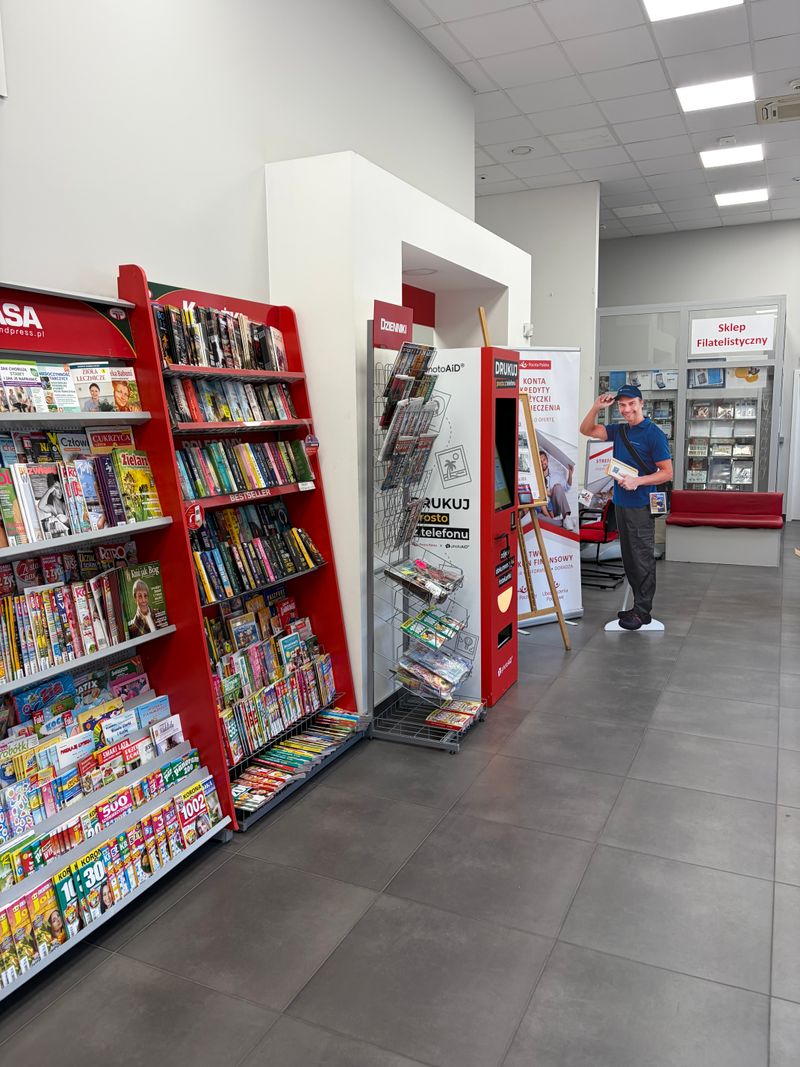 Foto kiosk PhotoAiD w Kraków: widok od strony sali obsługi