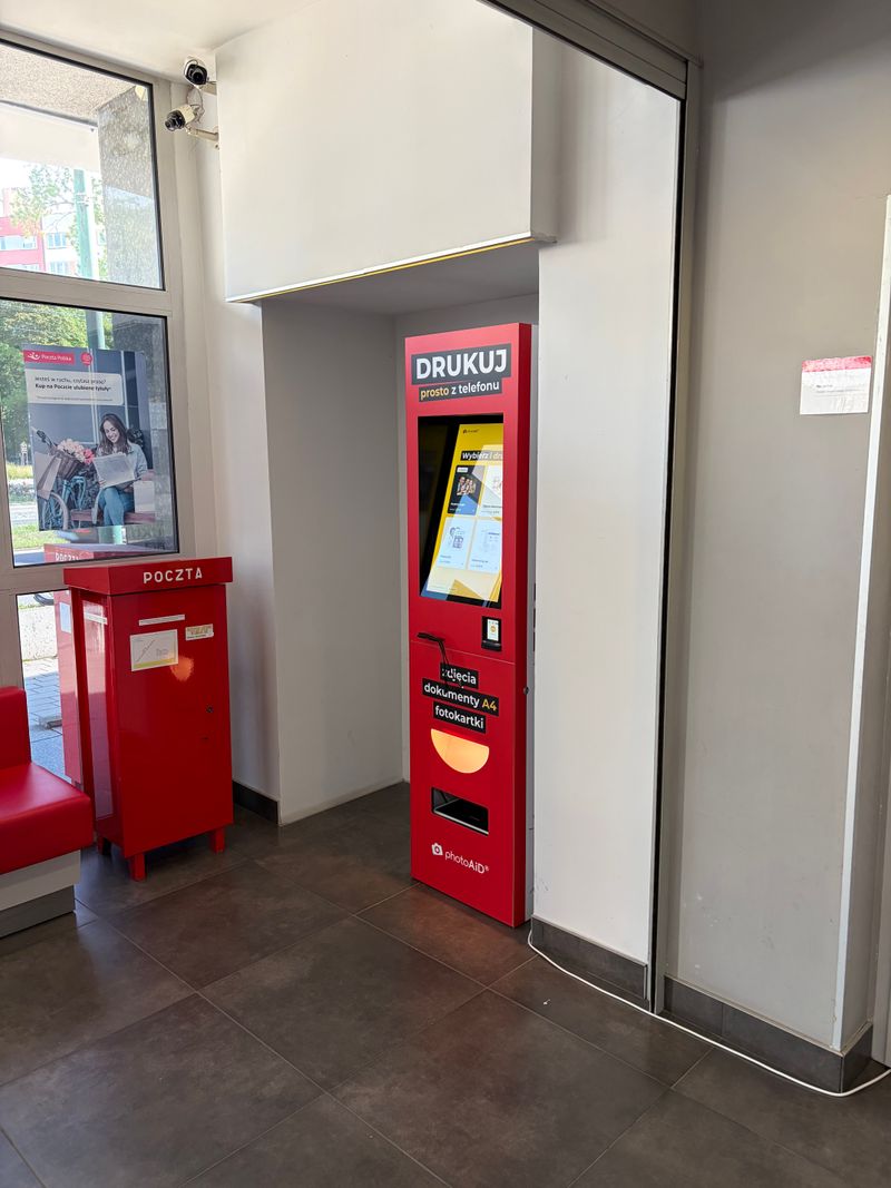 Foto kiosk PhotoAiD w Sosnowiec: widok od strony sali obsługi