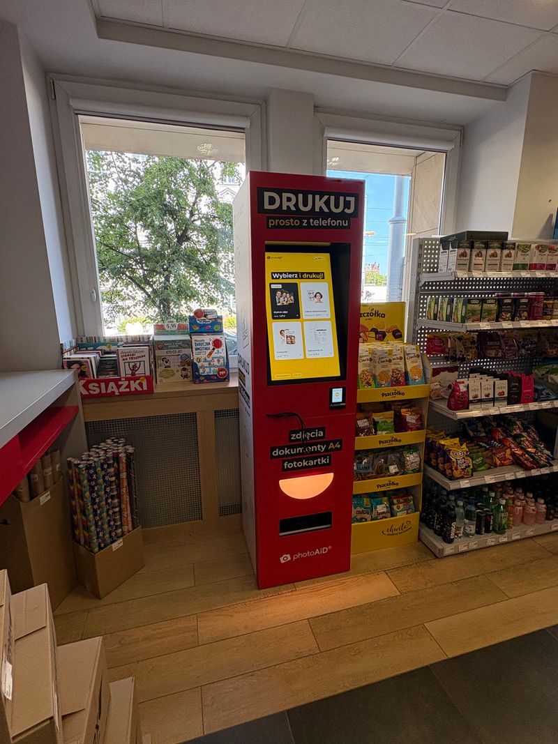 Foto kiosk PhotoAiD w Gdańsk: widok od strony sali obsługi