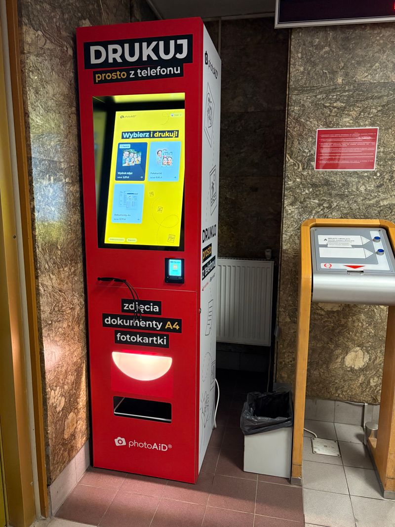 Foto kiosk PhotoAiD w Warszawa: druk dokumentów A4 i ksero