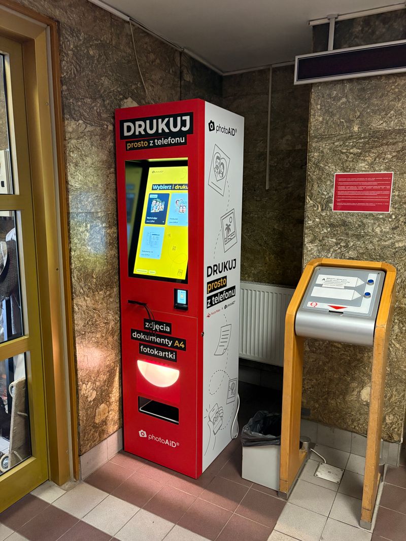 Foto kiosk PhotoAiD w Warszawa: wywoływanie zdjęć i fotokartki