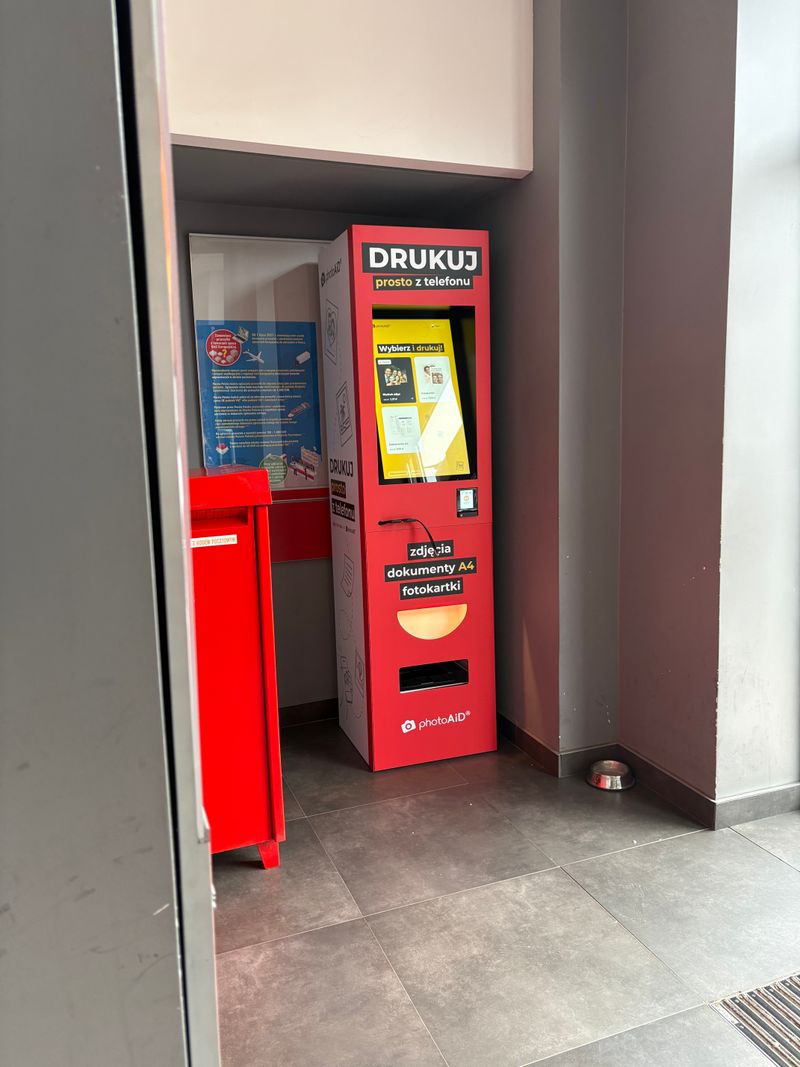 Foto kiosk PhotoAiD w Warszawa: druk dokumentów A4 i ksero