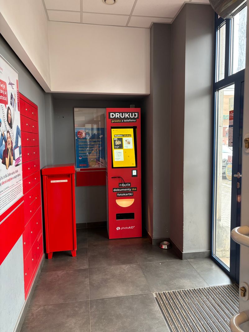 Foto kiosk PhotoAiD w Warszawa: wywoływanie zdjęć i fotokartki