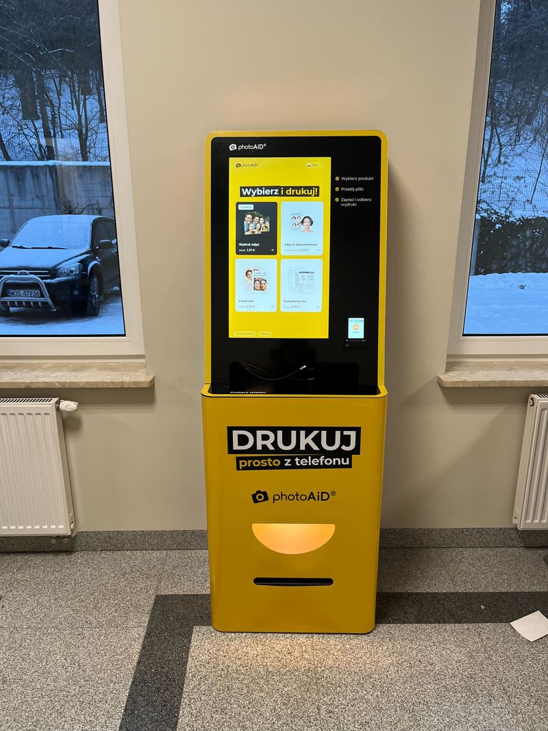 Foto kiosk PhotoAiD w budynku Urzędu Gminy Lelis