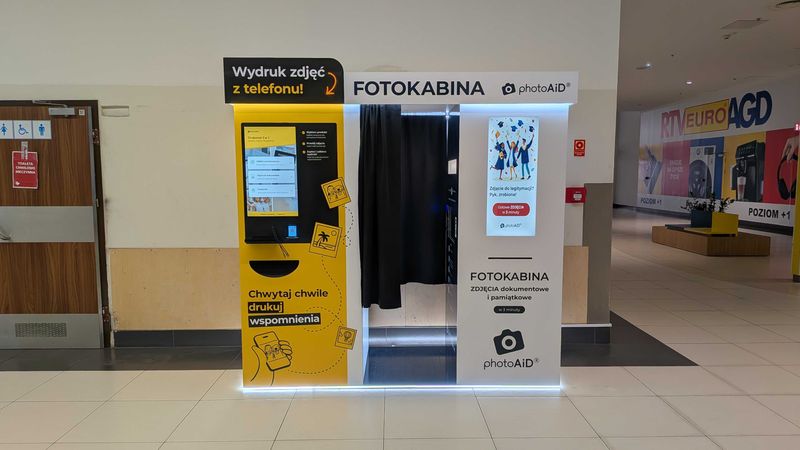 Foto kiosk PhotoAiD połączony z fotobudką w Wola Parku w Warszawie